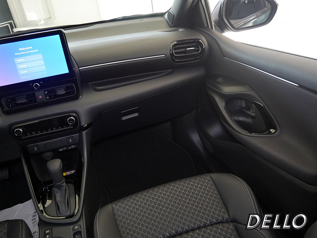 Fahrzeugansicht TOYOTA Yaris Hybrid 1.5 VVT-i Style Plus - Bild 4