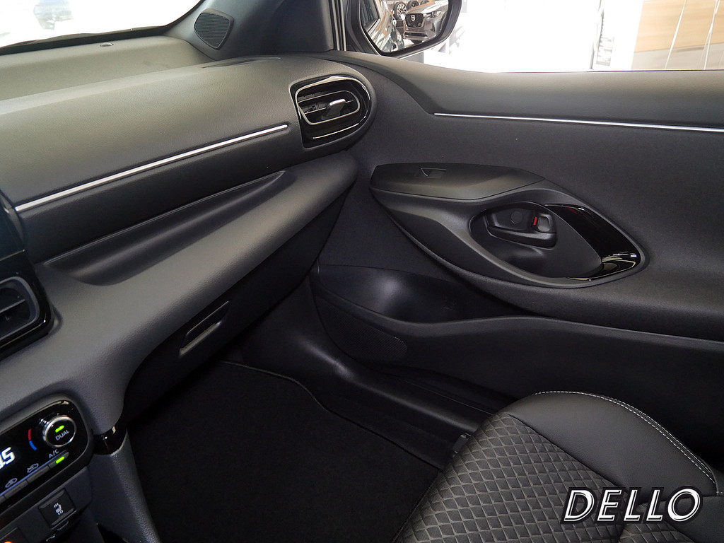 Fahrzeugansicht TOYOTA Yaris Hybrid 1.5 VVT-i Style Plus - Bild 19