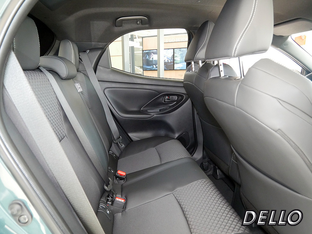 Fahrzeugansicht TOYOTA Yaris Hybrid 1.5 VVT-i Style Plus - Bild 42