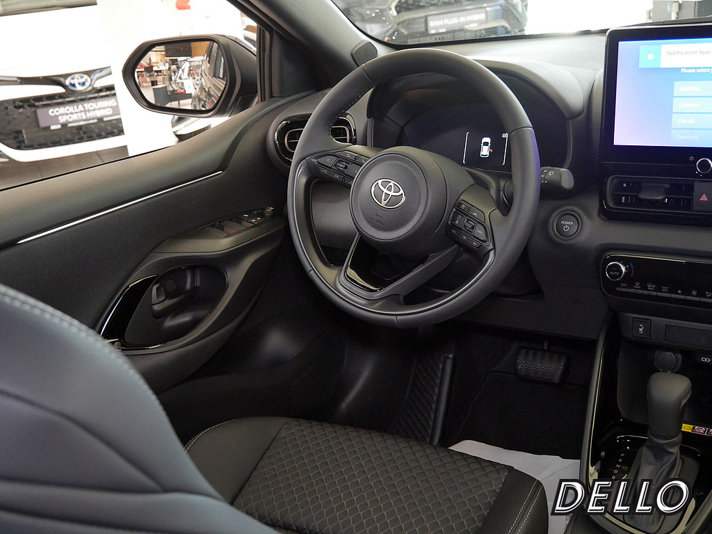 Fahrzeugansicht TOYOTA Yaris Hybrid 1.5 VVT-i Style Plus - Bild 3