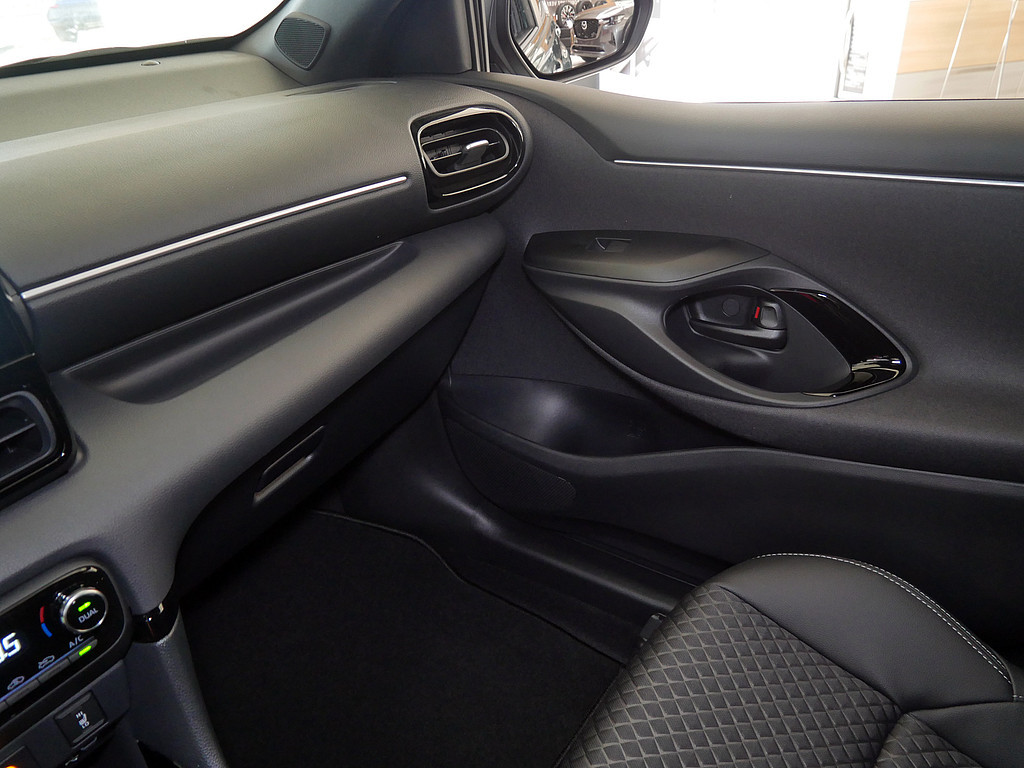 Fahrzeugansicht TOYOTA Yaris Hybrid 1.5 VVT-i Style Plus - Bild 19