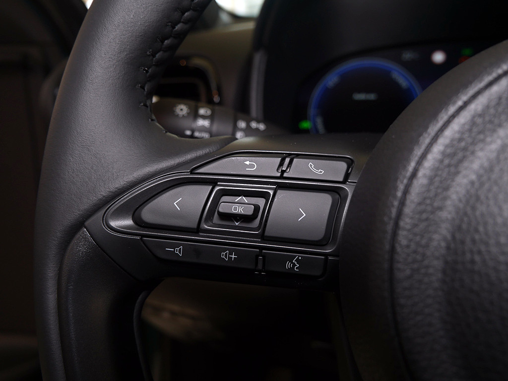 Fahrzeugansicht TOYOTA Yaris Hybrid 1.5 VVT-i Style Plus - Bild 21