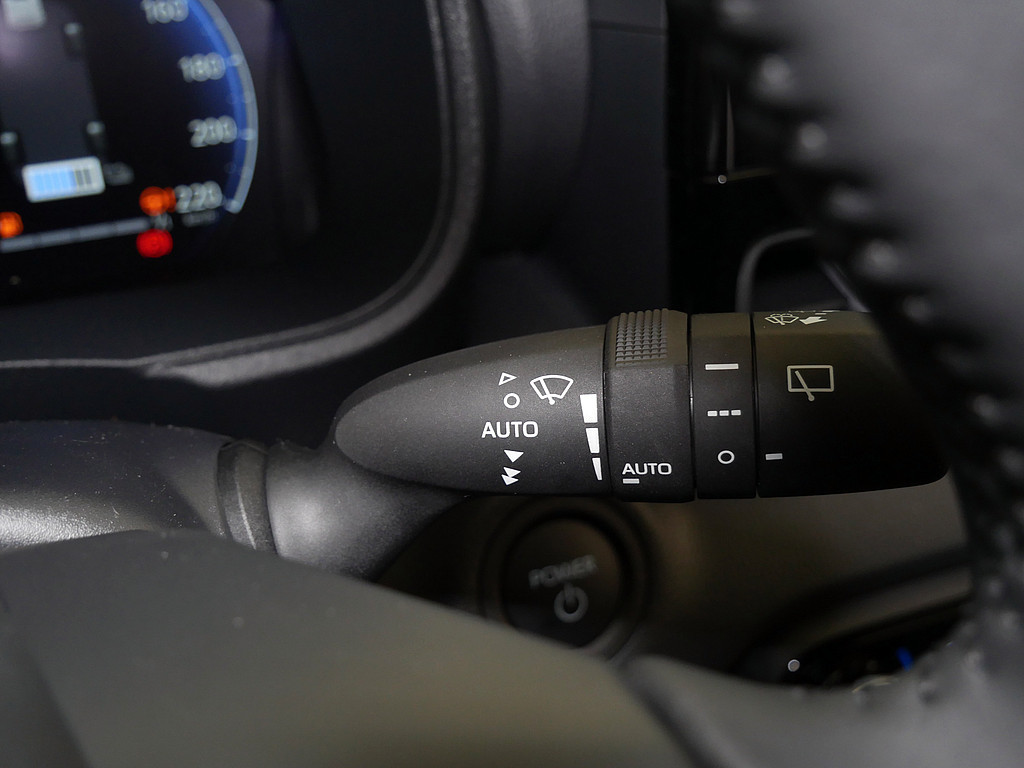 Fahrzeugansicht TOYOTA Yaris Hybrid 1.5 VVT-i Style Plus - Bild 26