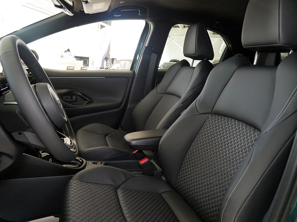 Fahrzeugansicht TOYOTA Yaris Hybrid 1.5 VVT-i Style Plus - Bild 28