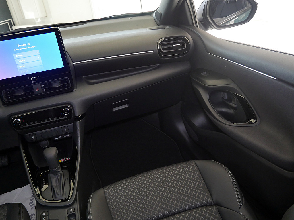 Fahrzeugansicht TOYOTA Yaris Hybrid 1.5 VVT-i Style Plus - Bild 4