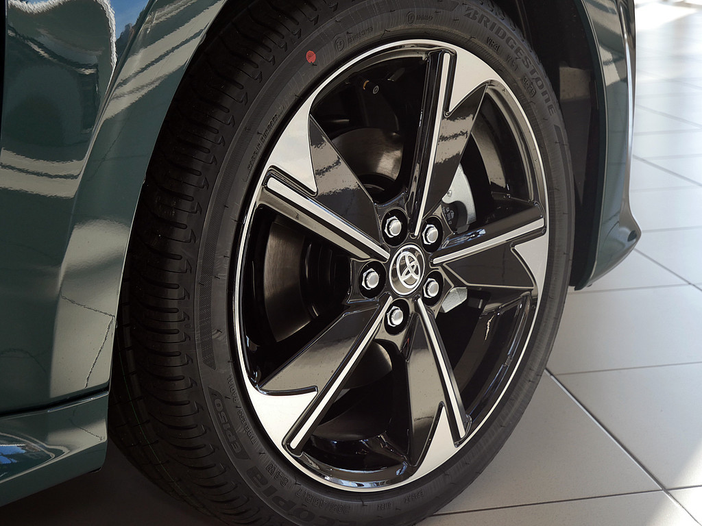 Fahrzeugansicht TOYOTA Yaris Hybrid 1.5 VVT-i Style Plus - Bild 5