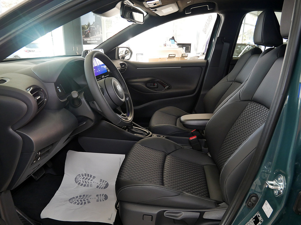 Fahrzeugansicht TOYOTA Yaris Hybrid 1.5 VVT-i Style Plus - Bild 8