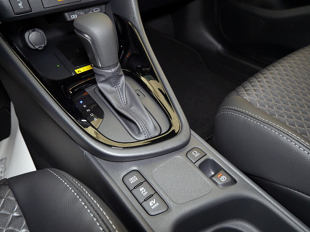 Fahrzeugansicht TOYOTA Yaris Hybrid 1.5 VVT-i Style Plus - Bild 18