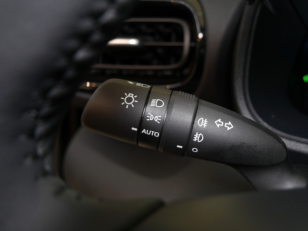 Fahrzeugansicht TOYOTA Yaris Hybrid 1.5 VVT-i Style Plus - Bild 25