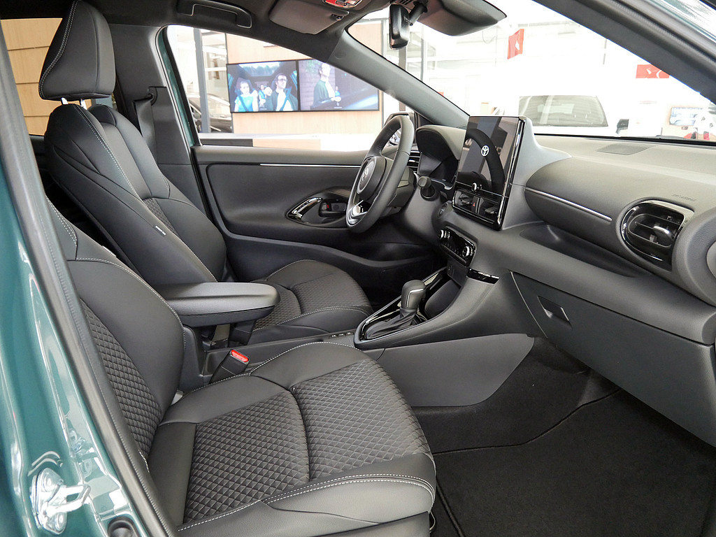 Fahrzeugansicht TOYOTA Yaris Hybrid 1.5 VVT-i Style Plus - Bild 41