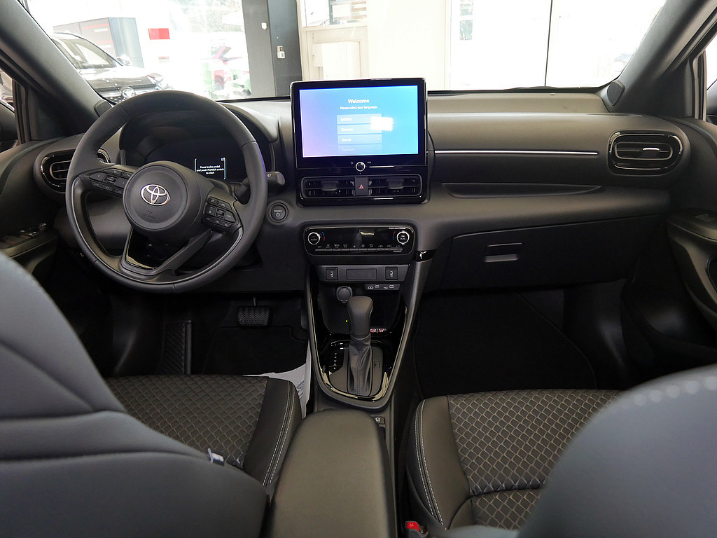 Fahrzeugansicht TOYOTA Yaris Hybrid Style Plus - Bild 2