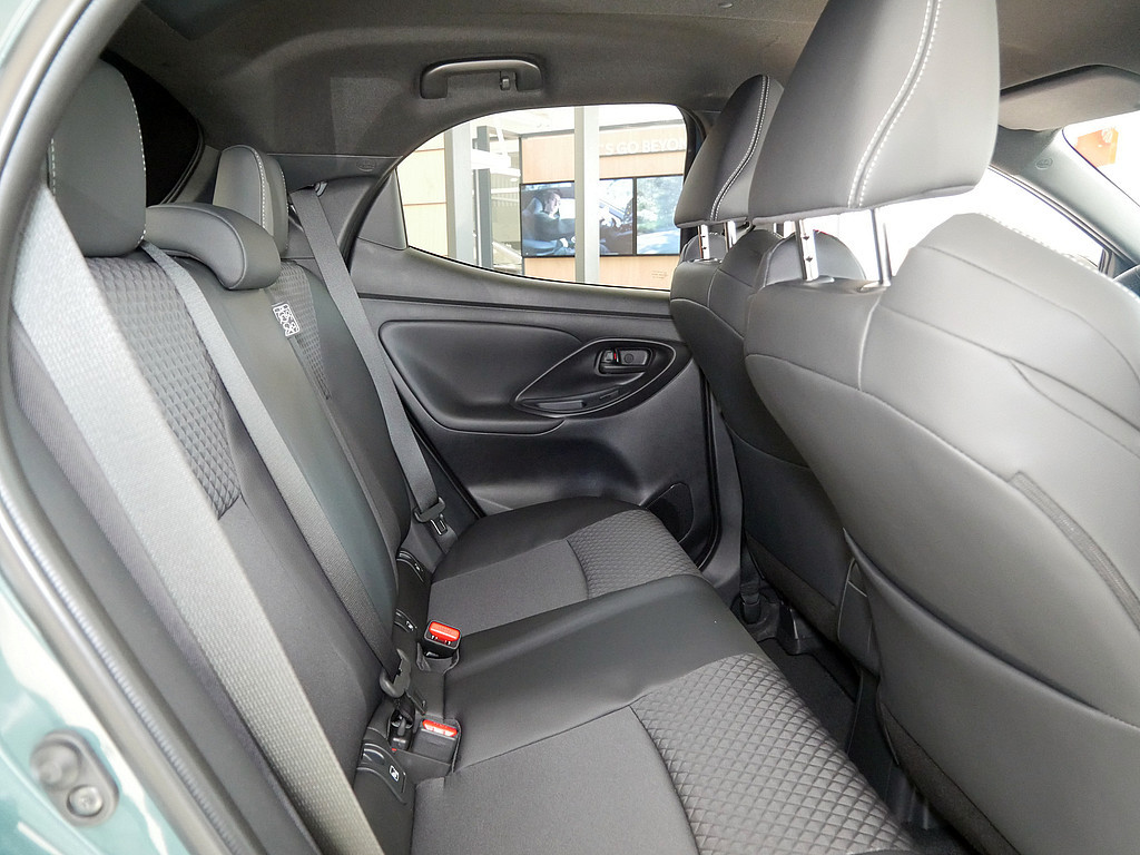 Fahrzeugansicht TOYOTA Yaris Hybrid Style Plus - Bild 42