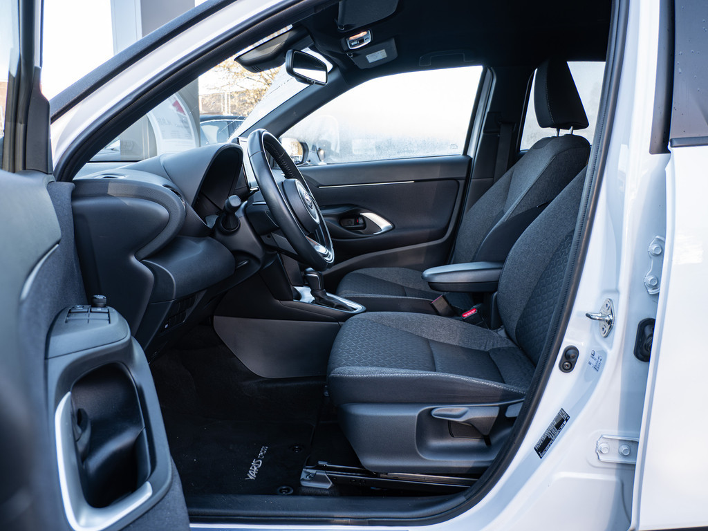 Fahrzeugansicht TOYOTA Yaris Cross Hybrid Team D - Bild 5