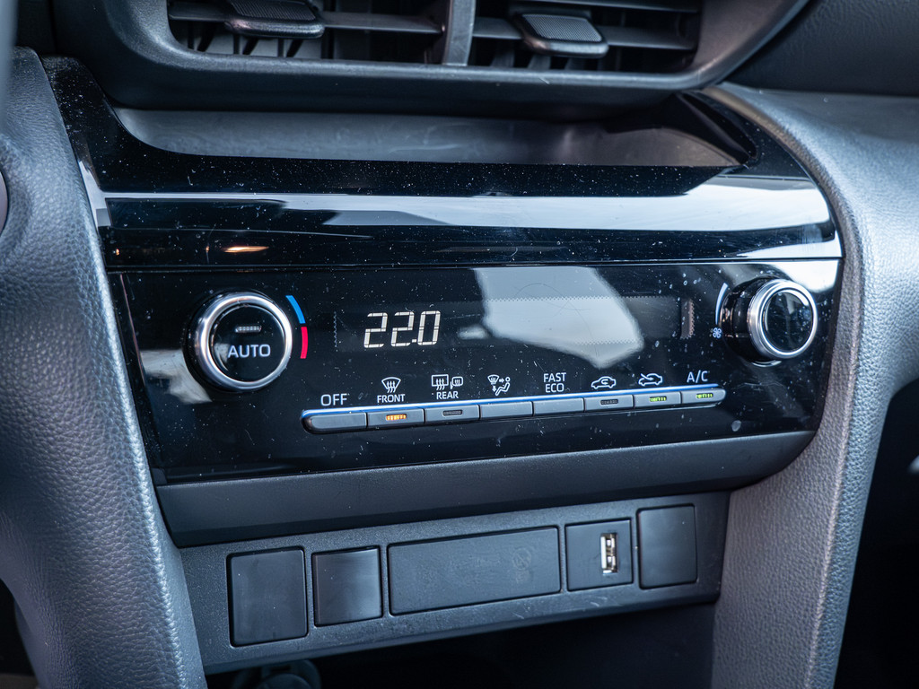 Fahrzeugansicht TOYOTA Yaris Cross Hybrid Team D - Bild 18