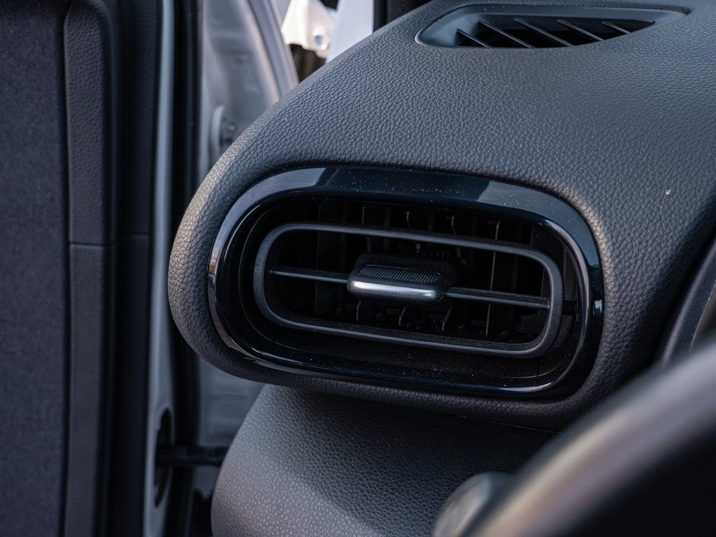 Fahrzeugansicht TOYOTA Yaris Cross Hybrid Team D - Bild 31