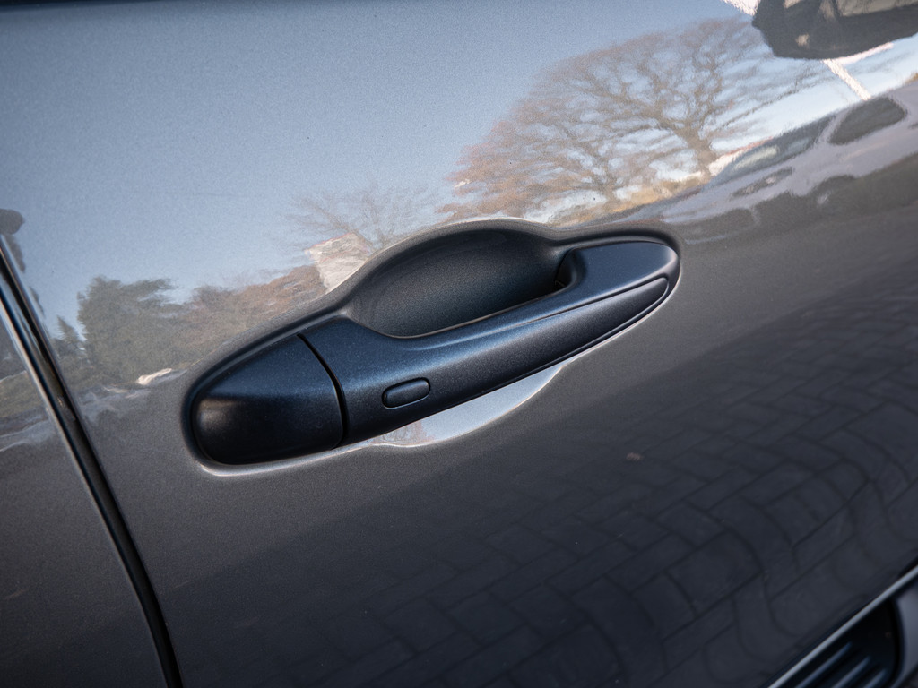 Fahrzeugansicht TOYOTA Hilux 2.8 Double Cab Invincible 4x4 - Bild 2