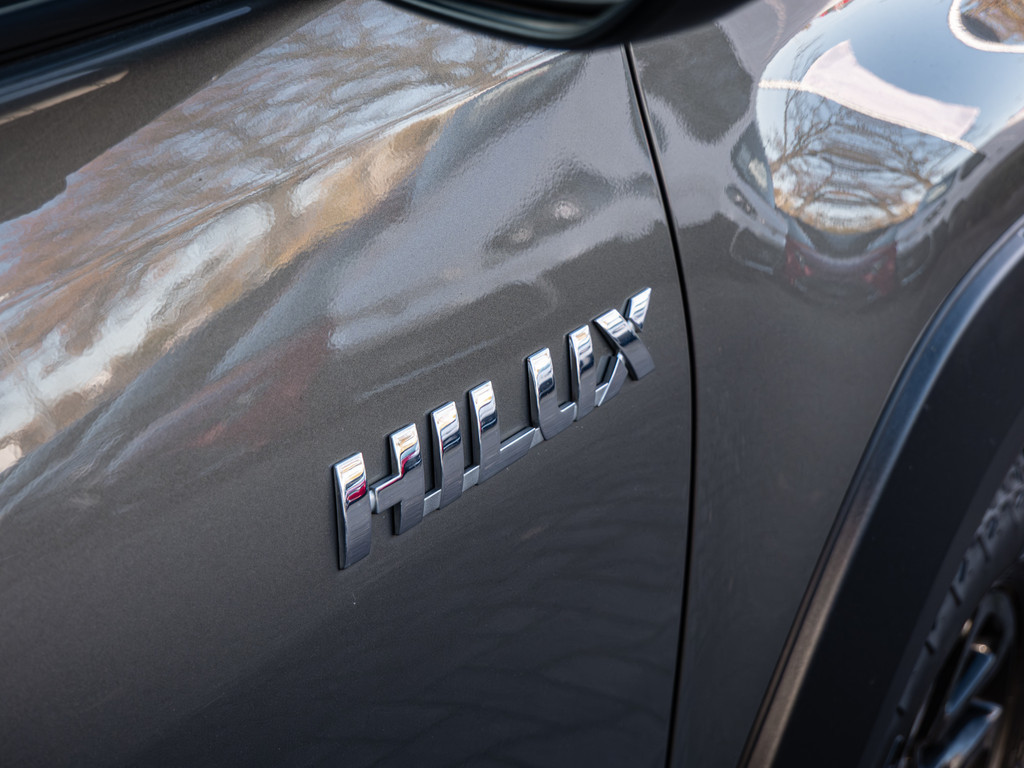 Fahrzeugansicht TOYOTA Hilux 2.8 Double Cab Invincible 4x4 - Bild 3