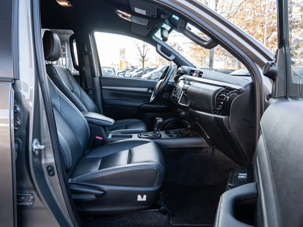 Fahrzeugansicht TOYOTA Hilux 2.8 Double Cab Invincible 4x4 - Bild 4