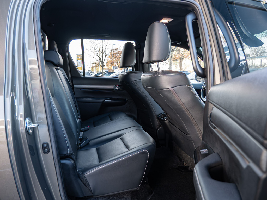 Fahrzeugansicht TOYOTA Hilux 2.8 Double Cab Invincible 4x4 - Bild 5