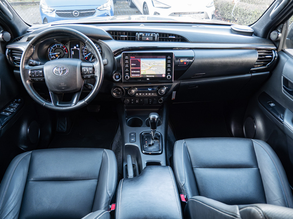 Fahrzeugansicht TOYOTA Hilux 2.8 Double Cab Invincible 4x4 - Bild 6