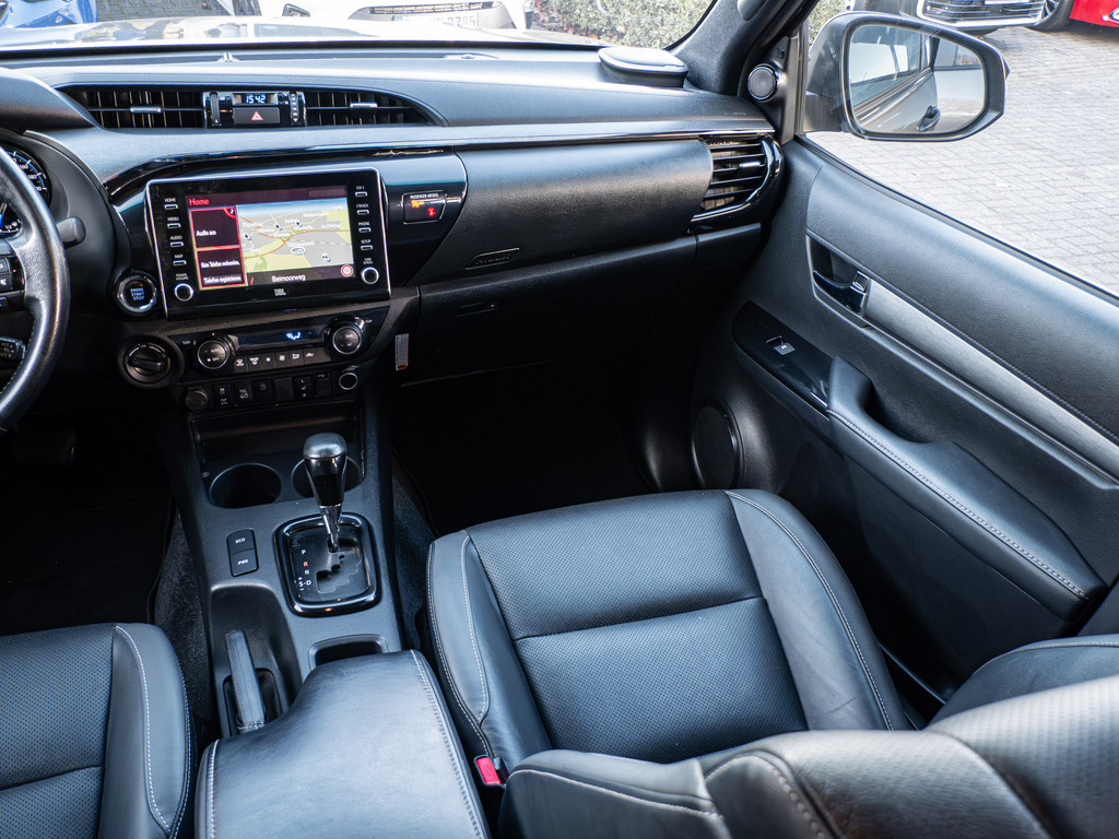 Fahrzeugansicht TOYOTA Hilux 2.8 Double Cab Invincible 4x4 - Bild 8