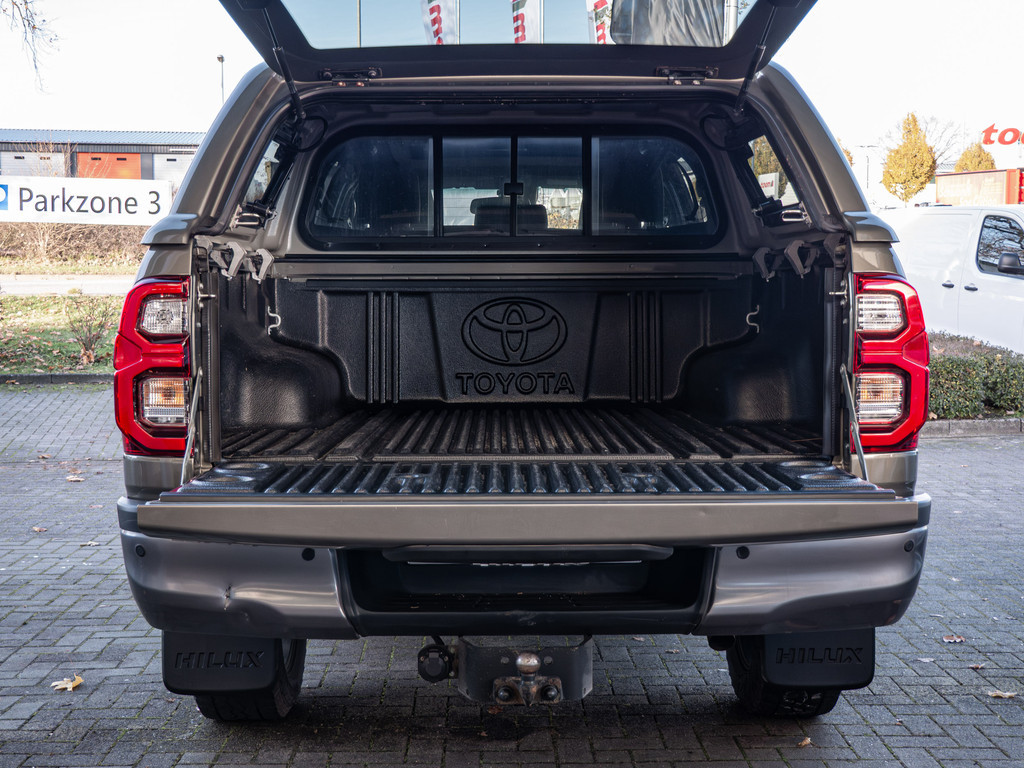 Fahrzeugansicht TOYOTA Hilux 2.8 Double Cab Invincible 4x4 - Bild 11