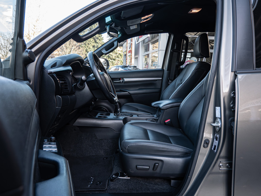 Fahrzeugansicht TOYOTA Hilux 2.8 Double Cab Invincible 4x4 - Bild 15