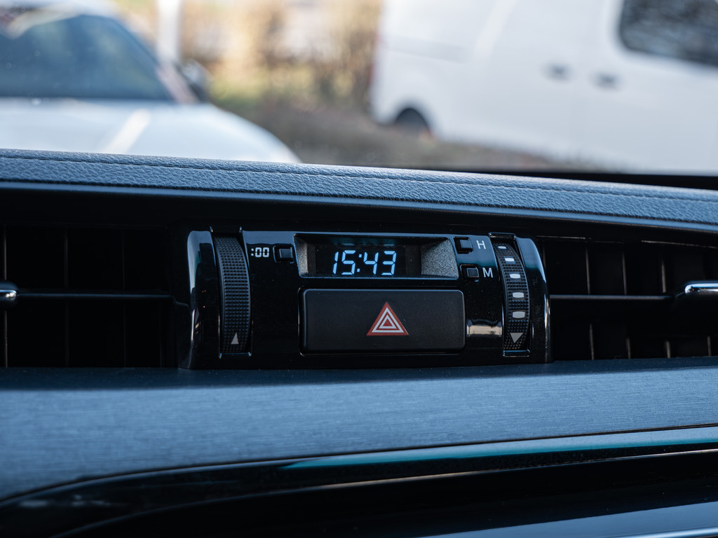 Fahrzeugansicht TOYOTA Hilux 2.8 Double Cab Invincible 4x4 - Bild 16