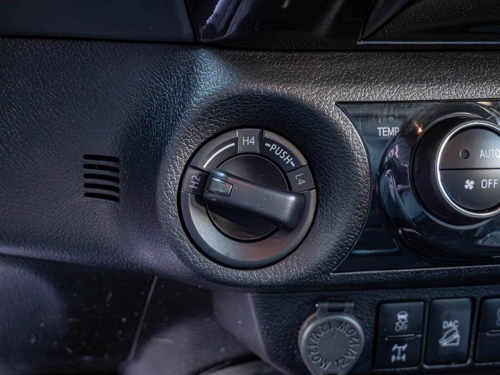 Fahrzeugansicht TOYOTA Hilux 2.8 Double Cab Invincible 4x4 - Bild 22