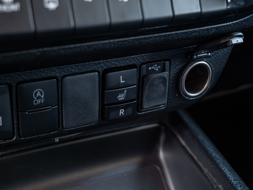 Fahrzeugansicht TOYOTA Hilux 2.8 Double Cab Invincible 4x4 - Bild 26