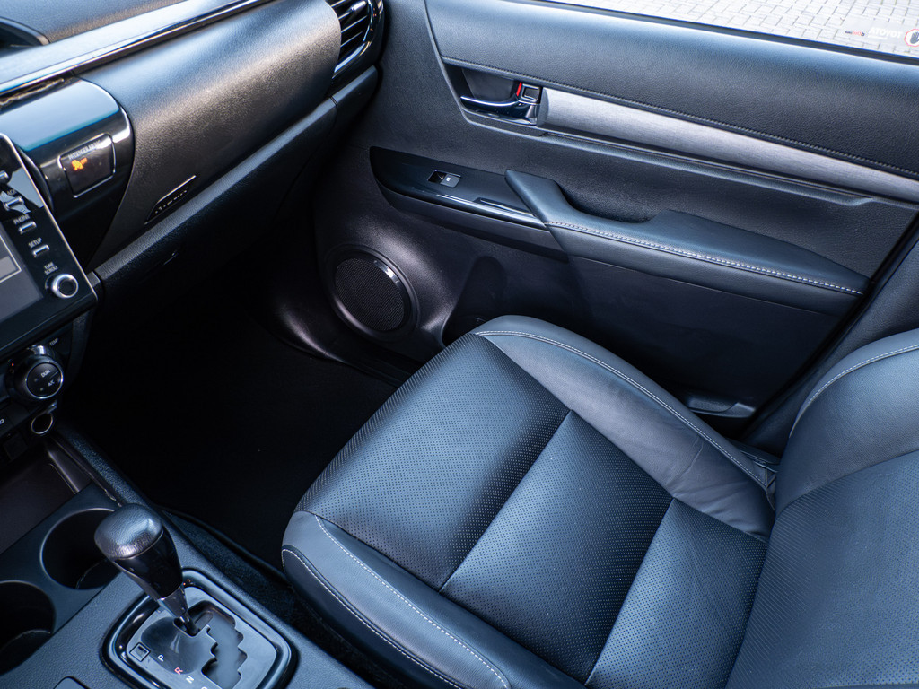 Fahrzeugansicht TOYOTA Hilux 2.8 Double Cab Invincible 4x4 - Bild 28