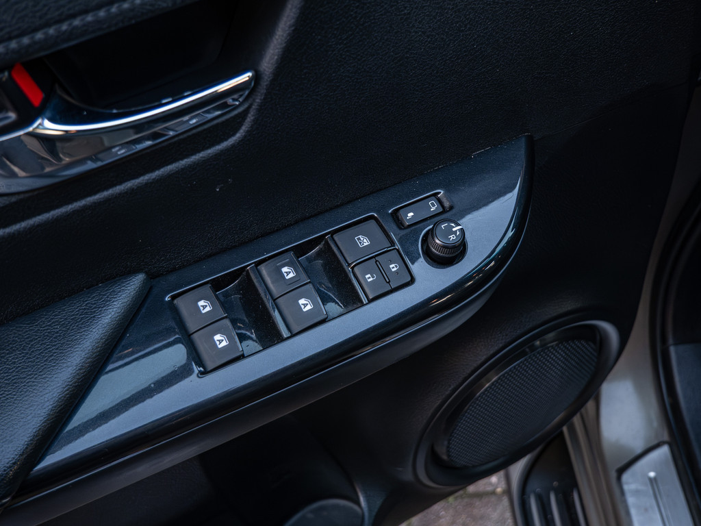 Fahrzeugansicht TOYOTA Hilux 2.8 Double Cab Invincible 4x4 - Bild 43