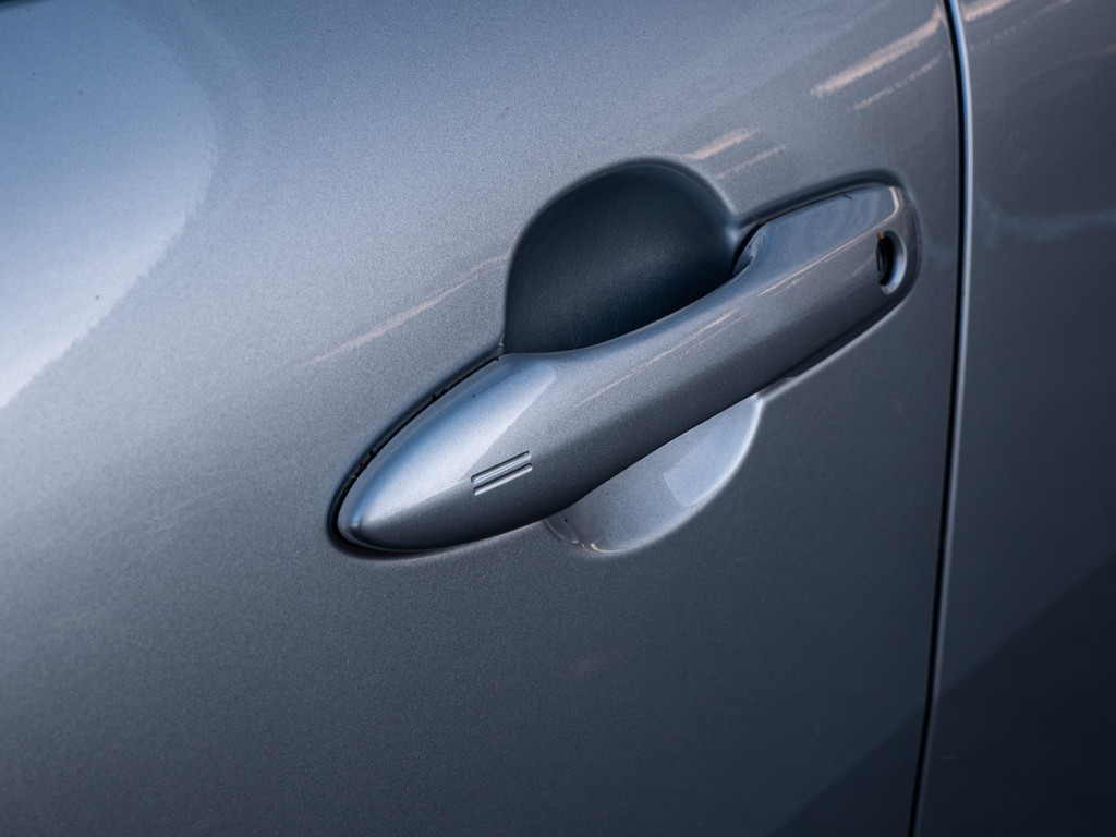 Fahrzeugansicht TOYOTA Corolla Cross 2.0 VVT-i Hybrid Team Deutschland - Bild 2