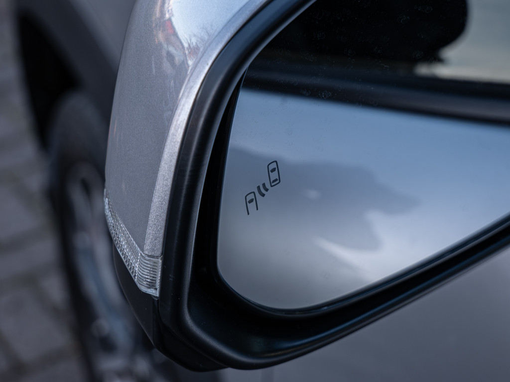 Fahrzeugansicht TOYOTA Corolla Cross 2.0 VVT-i Hybrid Team Deutschland - Bild 3