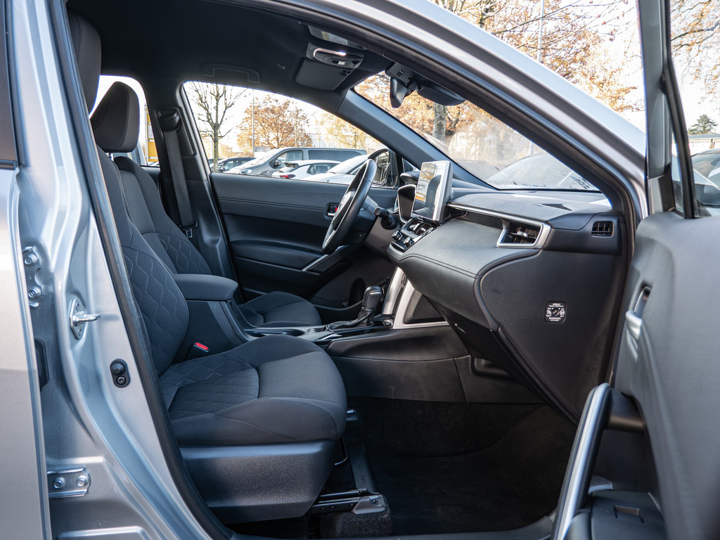 Fahrzeugansicht TOYOTA Corolla Cross 2.0 VVT-i Hybrid Team Deutschland - Bild 7