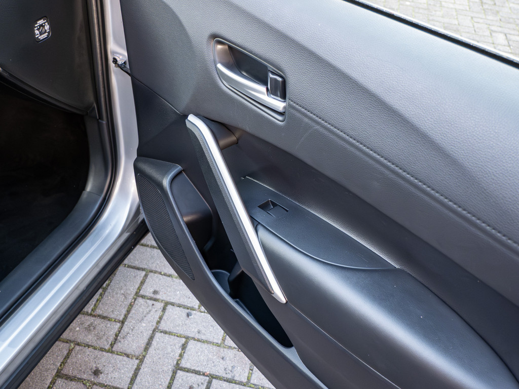 Fahrzeugansicht TOYOTA Corolla Cross 2.0 VVT-i Hybrid Team Deutschland - Bild 8