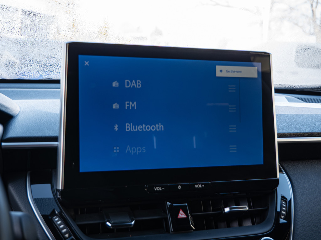 Fahrzeugansicht TOYOTA Corolla Cross 2.0 VVT-i Hybrid Team Deutschland - Bild 11