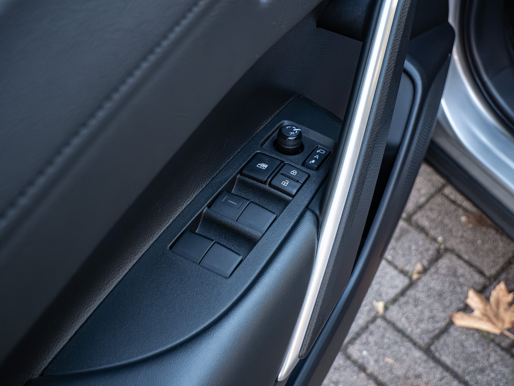 Fahrzeugansicht TOYOTA Corolla Cross 2.0 VVT-i Hybrid Team Deutschland - Bild 38