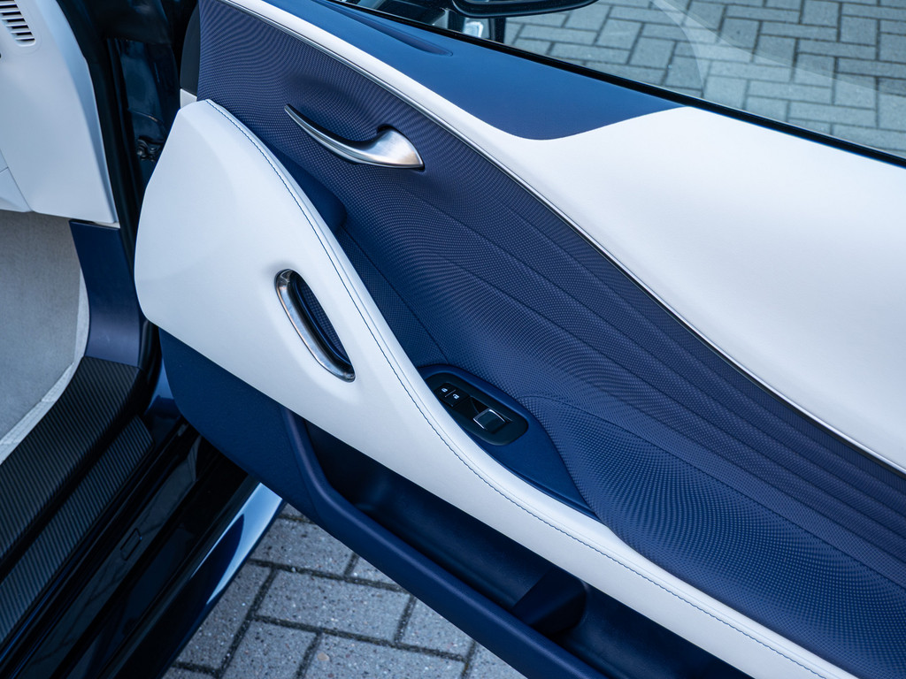 Fahrzeugansicht LEXUS LC 500 Cabrio Bespoke Build - Bild 8