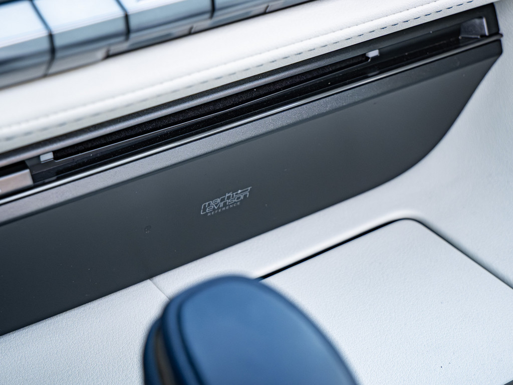 Fahrzeugansicht LEXUS LC 500 Cabrio Bespoke Build - Bild 22