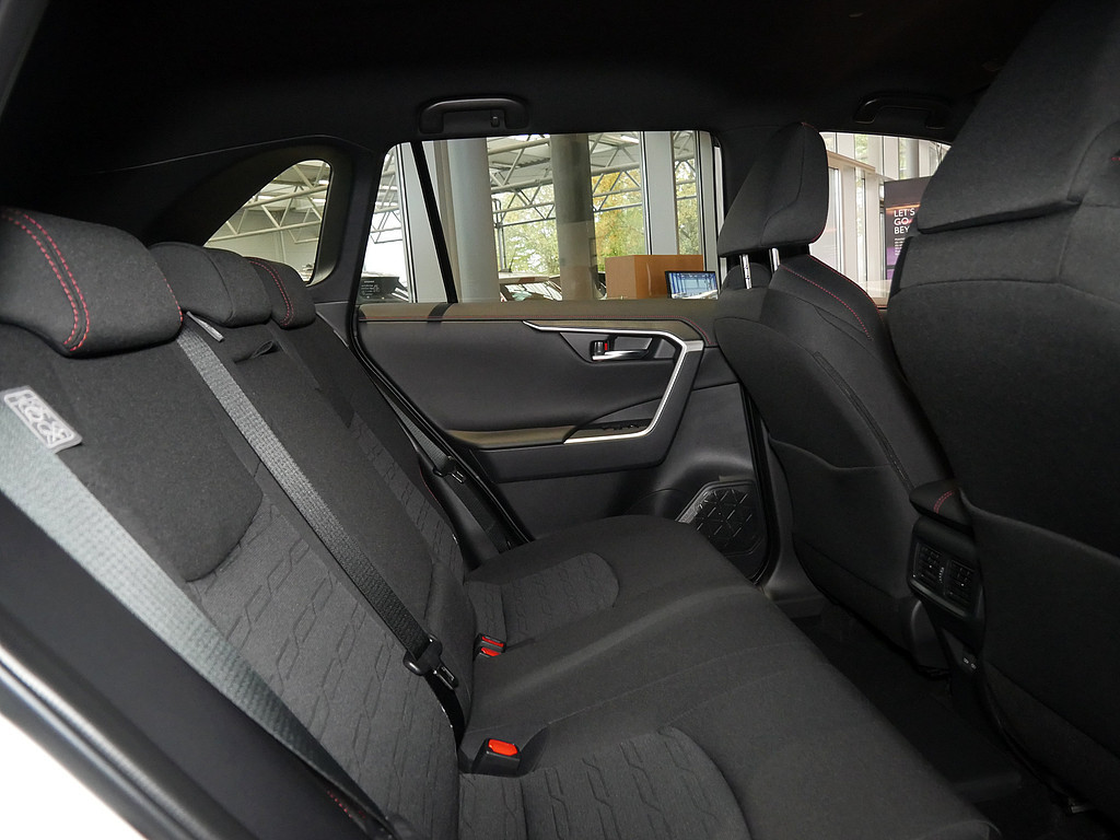 Fahrzeugansicht TOYOTA RAV4 2.5 Plug-in Hybrid 4x4 Teamplayer - Bild 3