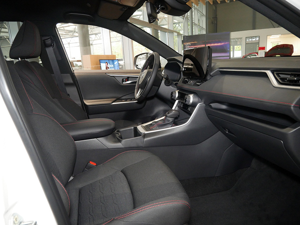 Fahrzeugansicht TOYOTA RAV4 2.5 Plug-in Hybrid 4x4 Teamplayer - Bild 48