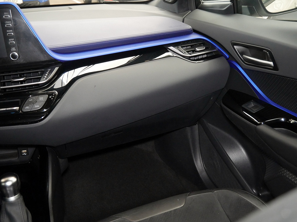 Fahrzeugansicht TOYOTA C-HR 2.0 Hybrid Style Selection - Bild 5