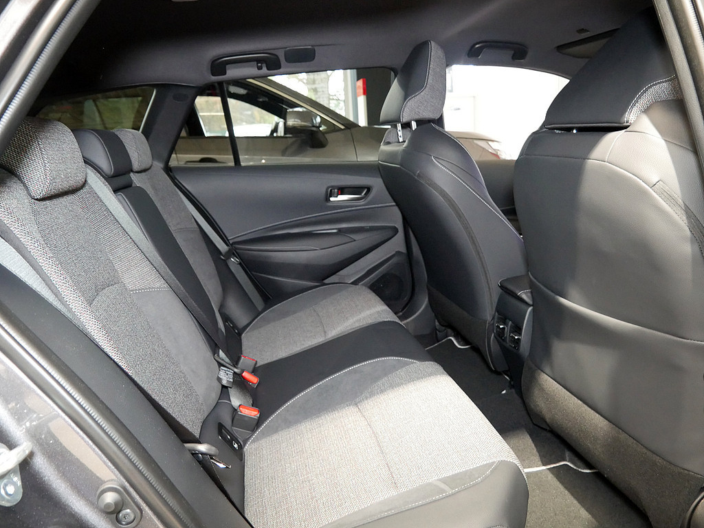 Fahrzeugansicht TOYOTA Corolla Touring Sports 2.0 Hybrid Teamplayer - Bild 3