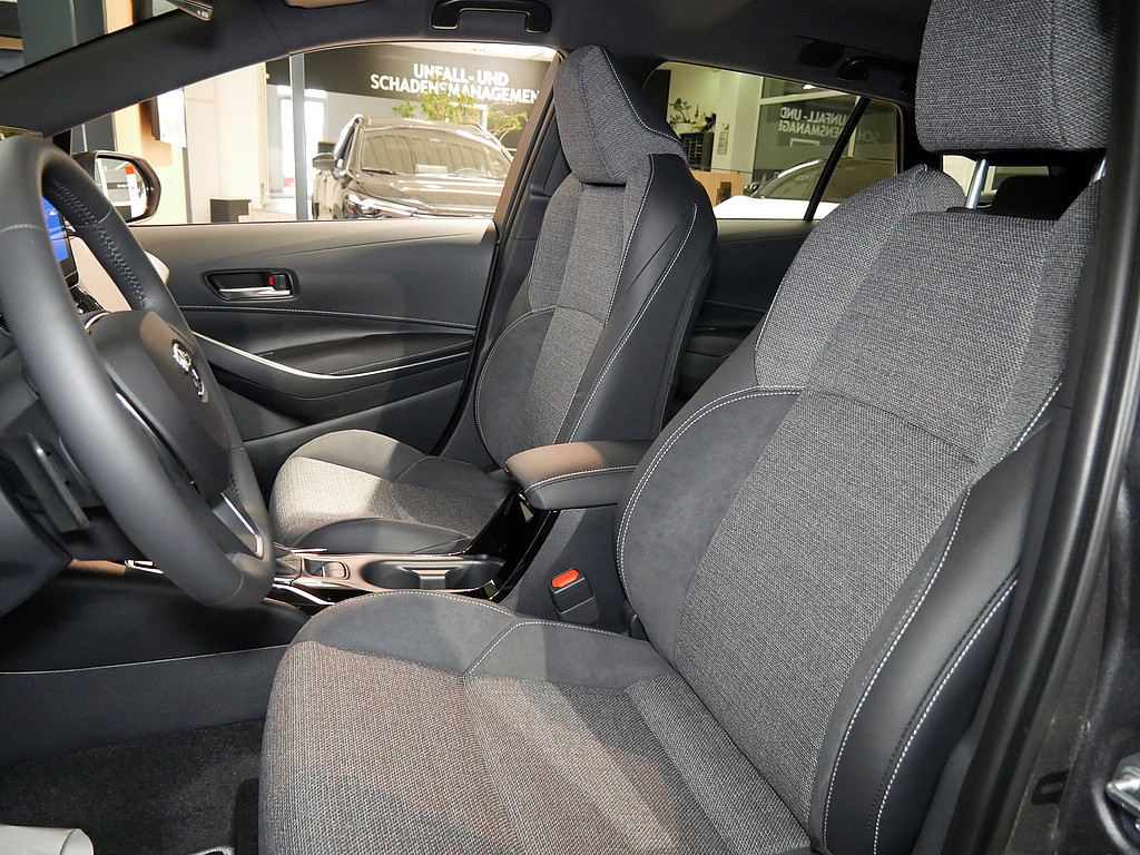 Fahrzeugansicht TOYOTA Corolla Touring Sports 2.0 Hybrid Teamplayer - Bild 11