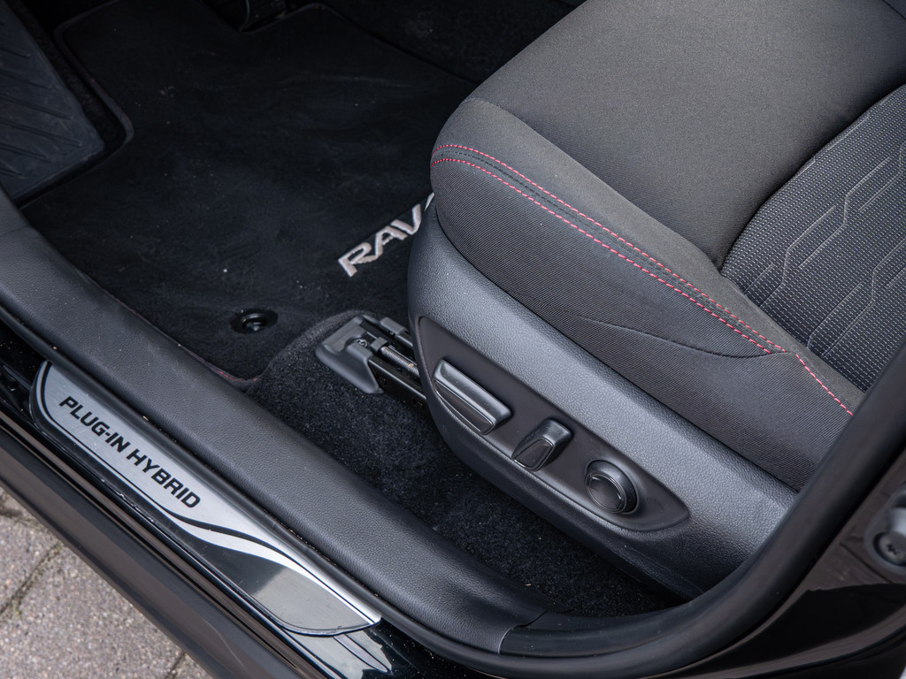 Fahrzeugansicht TOYOTA RAV4 2.5 Plug-in Hybrid 4x4 Teamplayer - Bild 33