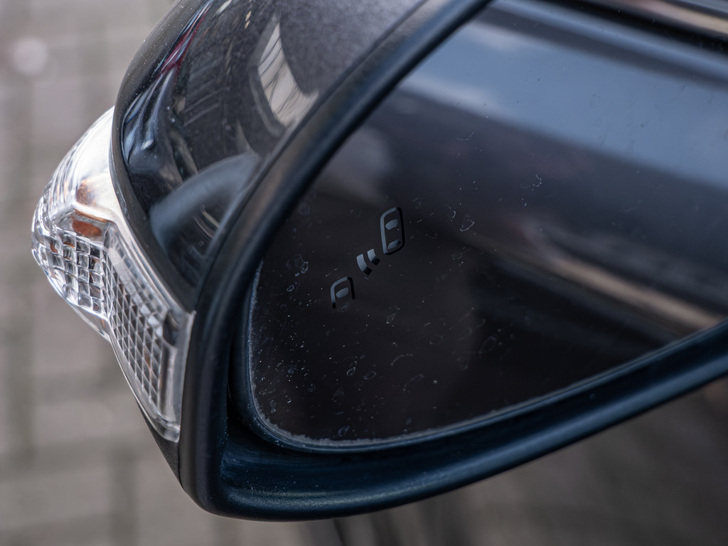 Fahrzeugansicht TOYOTA C-HR 2.0 Hybrid Team D - Bild 3