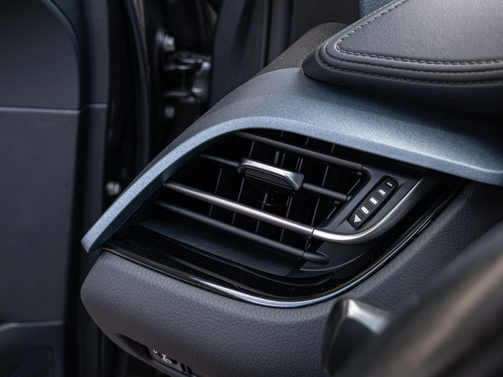 Fahrzeugansicht TOYOTA C-HR 2.0 Hybrid Team D - Bild 32