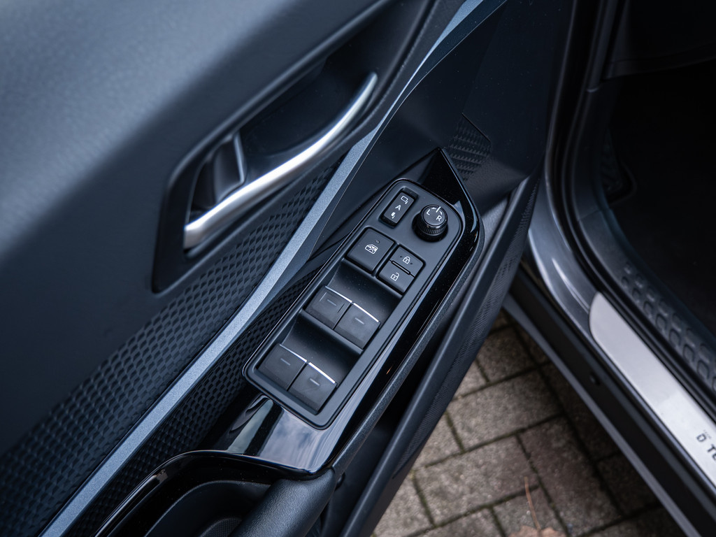 Fahrzeugansicht TOYOTA C-HR 2.0 Hybrid Team D - Bild 40