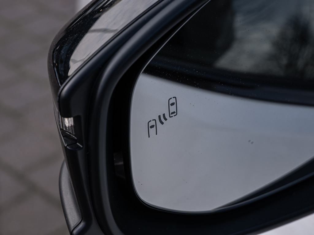 Fahrzeugansicht TOYOTA C-HR 2.0 Plug-In Hybrid FWD Teamplayer - Bild 3